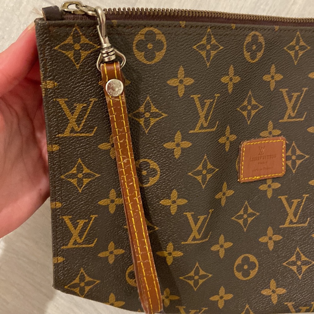 Vintage Louis Vuitton Clutch Wristlet - Picture 6 of 8